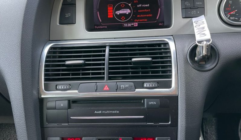 
Terpakai 2011 Audi Q7 full									
