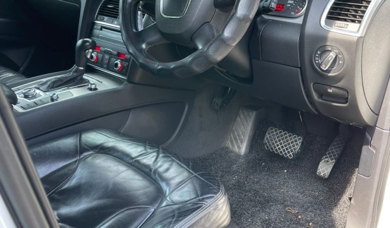 
Terpakai 2011 Audi Q7 full									