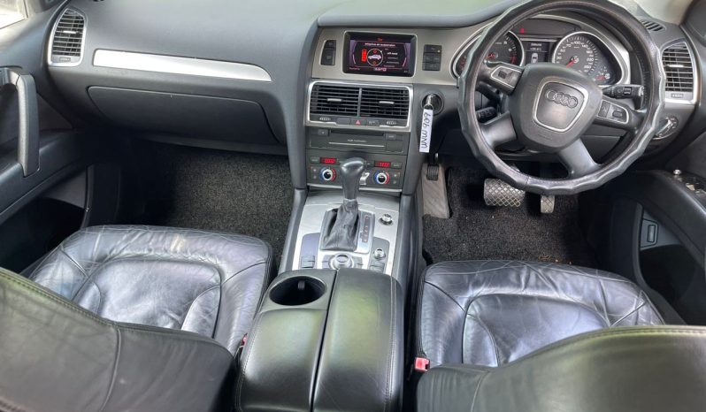 
Terpakai 2011 Audi Q7 full									