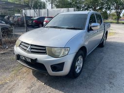 
Terpakai 2014 Mitsubishi Triton Lite full									