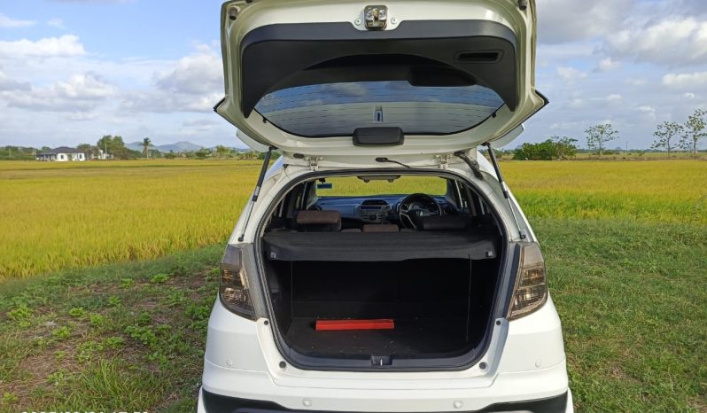 
Terpakai 2013 Honda JAZZ 1.4 (A) HYBRID FL full									